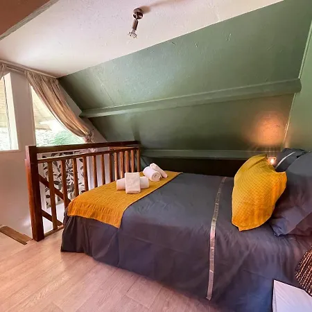 De L'yeres Holiday home Canehan