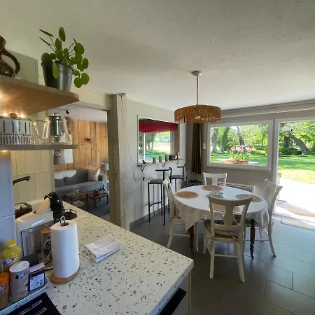 De L'yeres Hébergement de vacances *